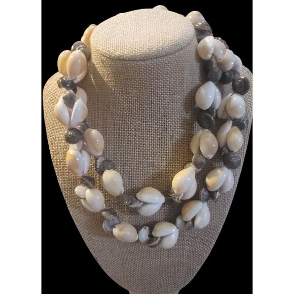 White and tan Cowrie Shell Necklace - Picture 2 of 2